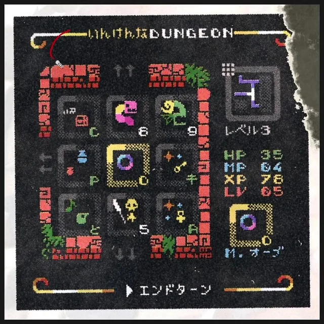 竖向地牢界面：一张紧凑的游戏画面同时展示房间、角色和状态数值。
